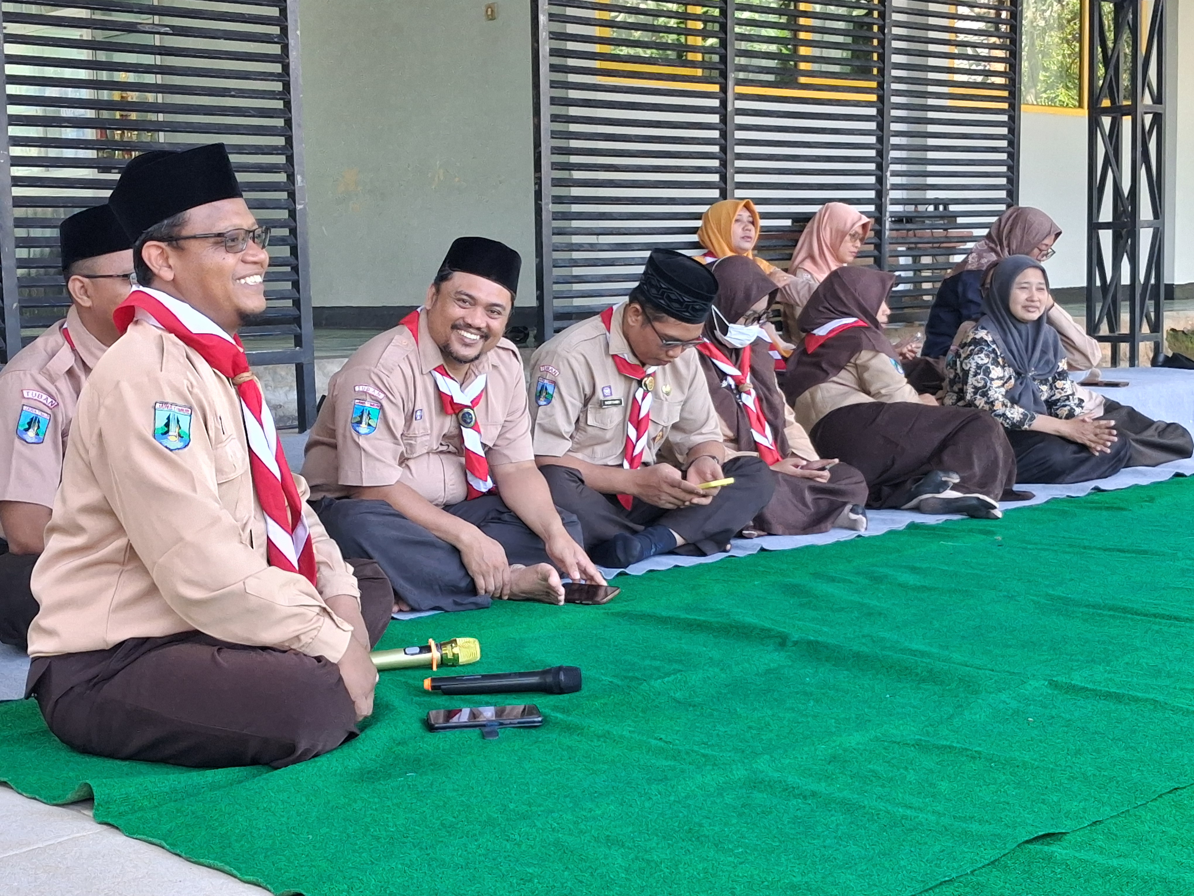 Disiplin Positif dan Istighosah Warnai Pagi di SMAN 1 Montong, Kepala Sekolah Tekankan Kebersihan dan Karakter Disiplin Positif dan Istighosah Warnai Pagi di SMAN 1 Montong, Kepala Sekolah Tekankan Kebersihan dan Karakter